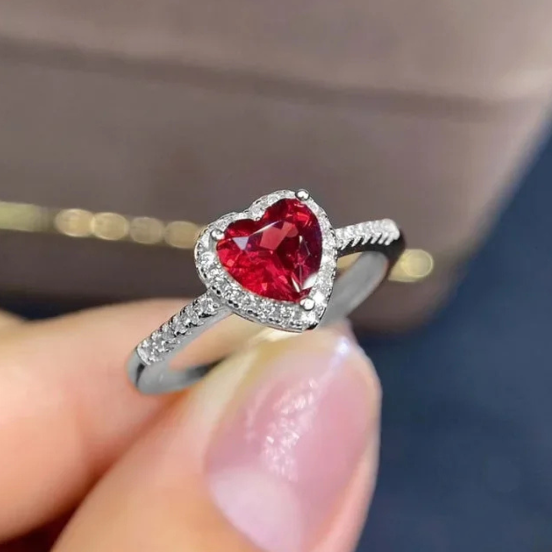 Anillo "UN CORAZÓN QUE BRILLA POR AMOR"