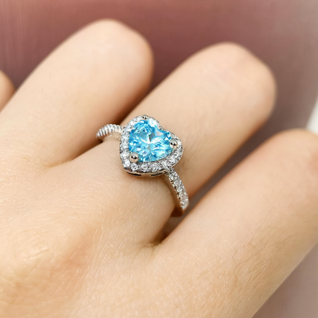 Anillo "UN CORAZÓN QUE BRILLA POR AMOR"