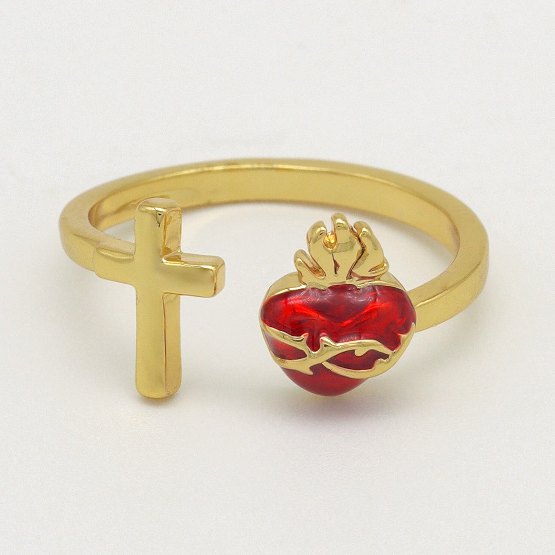 Anillo ajustable del Sagrado Corazón con Cruz, con acabado dorado y esmalte rojo.