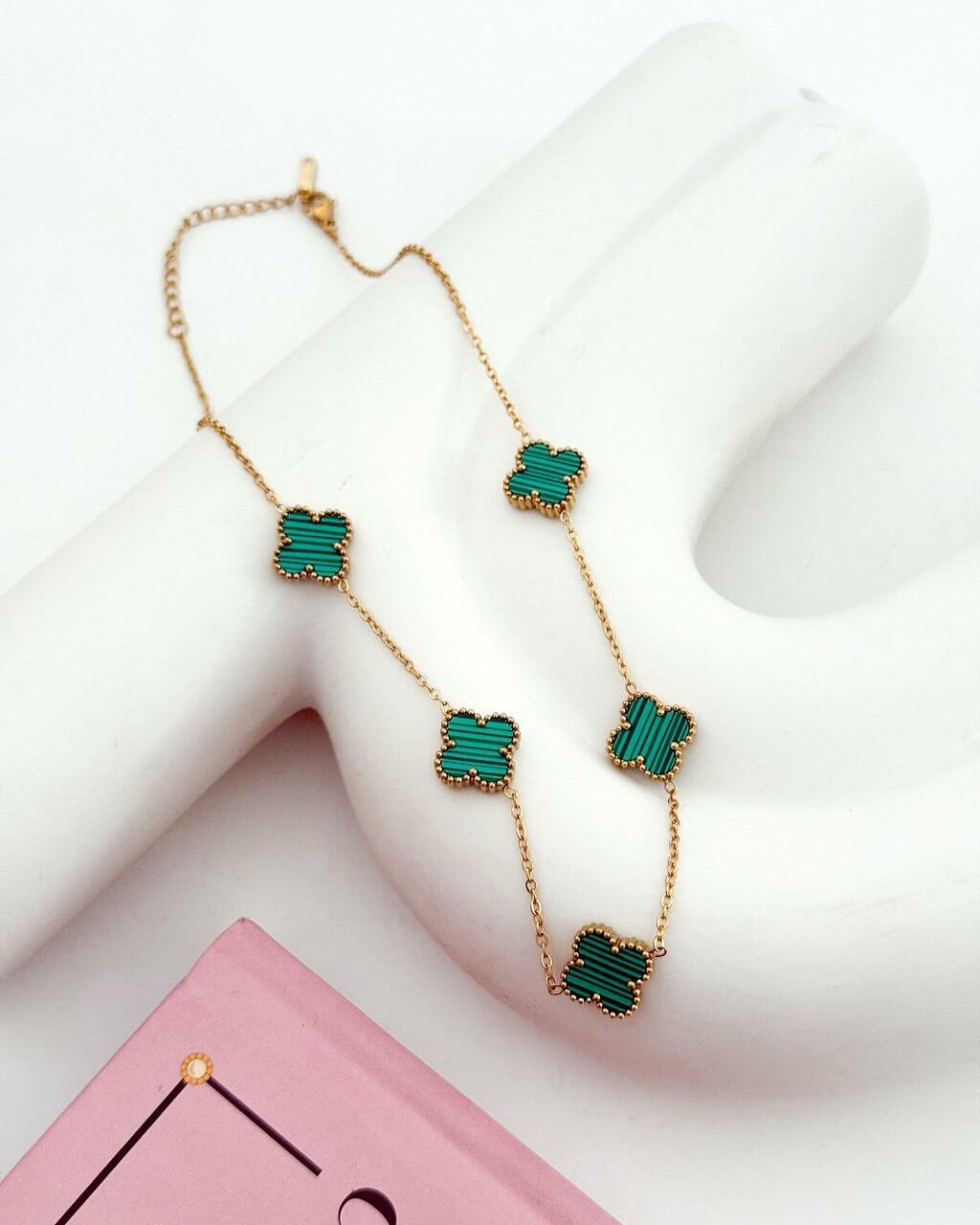 Collar "CINCO VECES LA BUENA SUERTE" (Tréboles en Acero)