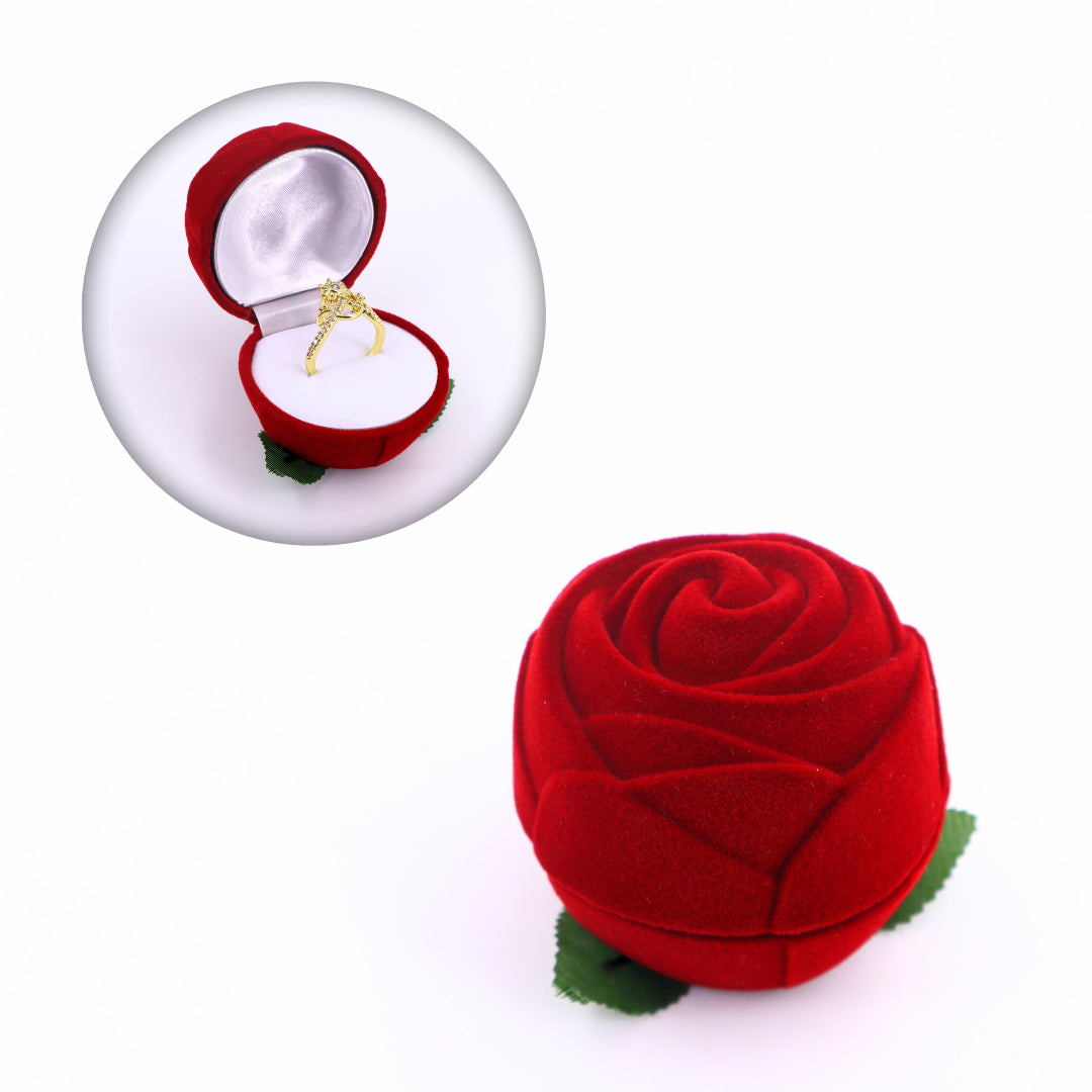 Caja de regalo roja en forma de rosa aterciopelada, ideal para guardar un anillo de compromiso.