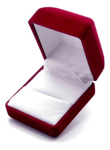 Caja de regalo de terciopelo para anillos, con un interior acolchado.