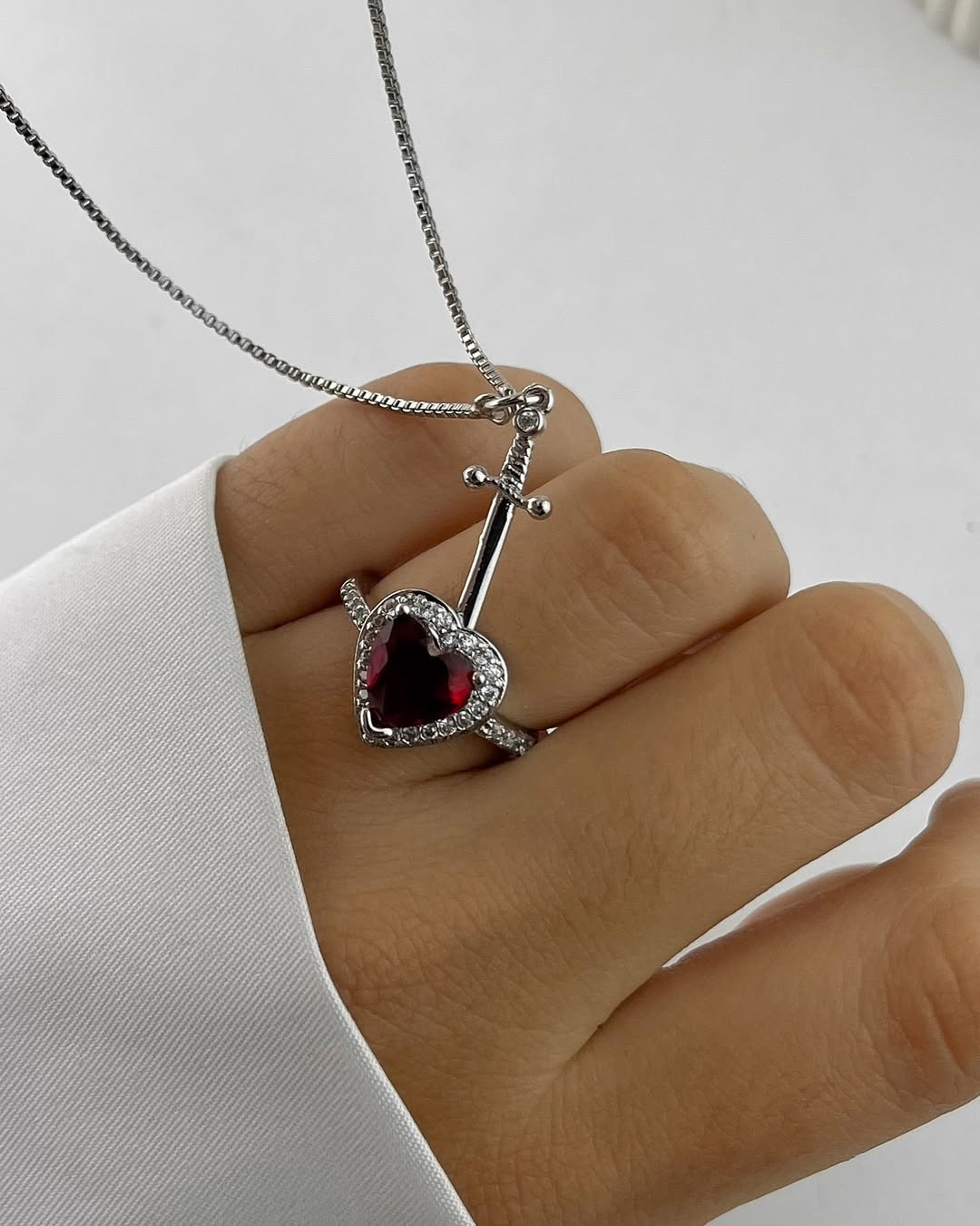 Anillo y Cadena "LAZO INQUEBRANTABLE" (Corazón y Espada)