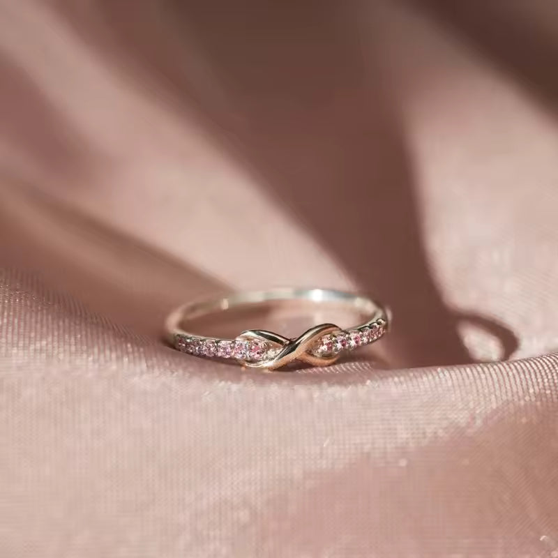 Anillo de infinito bicolor en plata 925 con baño de oro rosa y circonias brillantes. ajustable