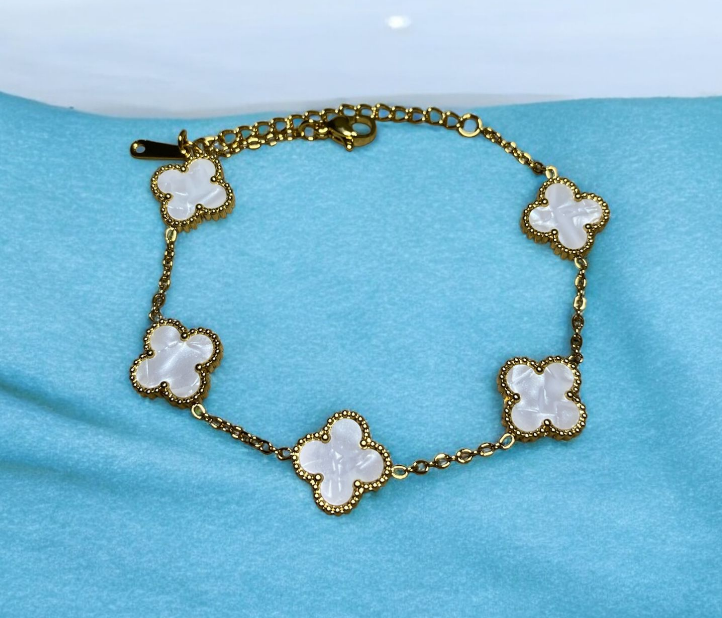 Pulsera de trebol blanca inspirada en van cleef