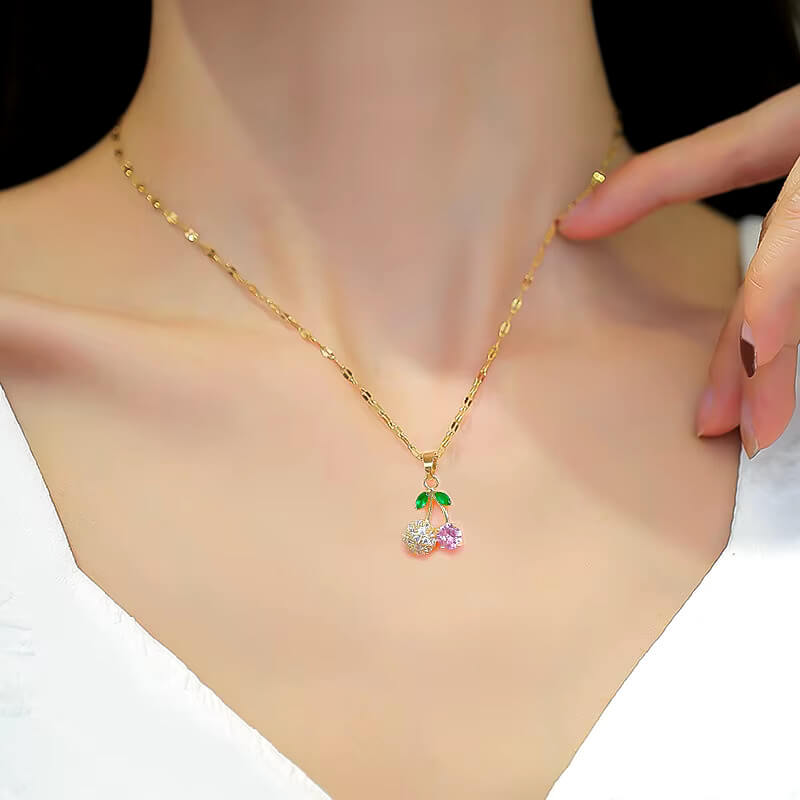 Collar "EL TOQUE MÁS DULCE Y ELEGANTE" (Collar con Dije de Cereza)